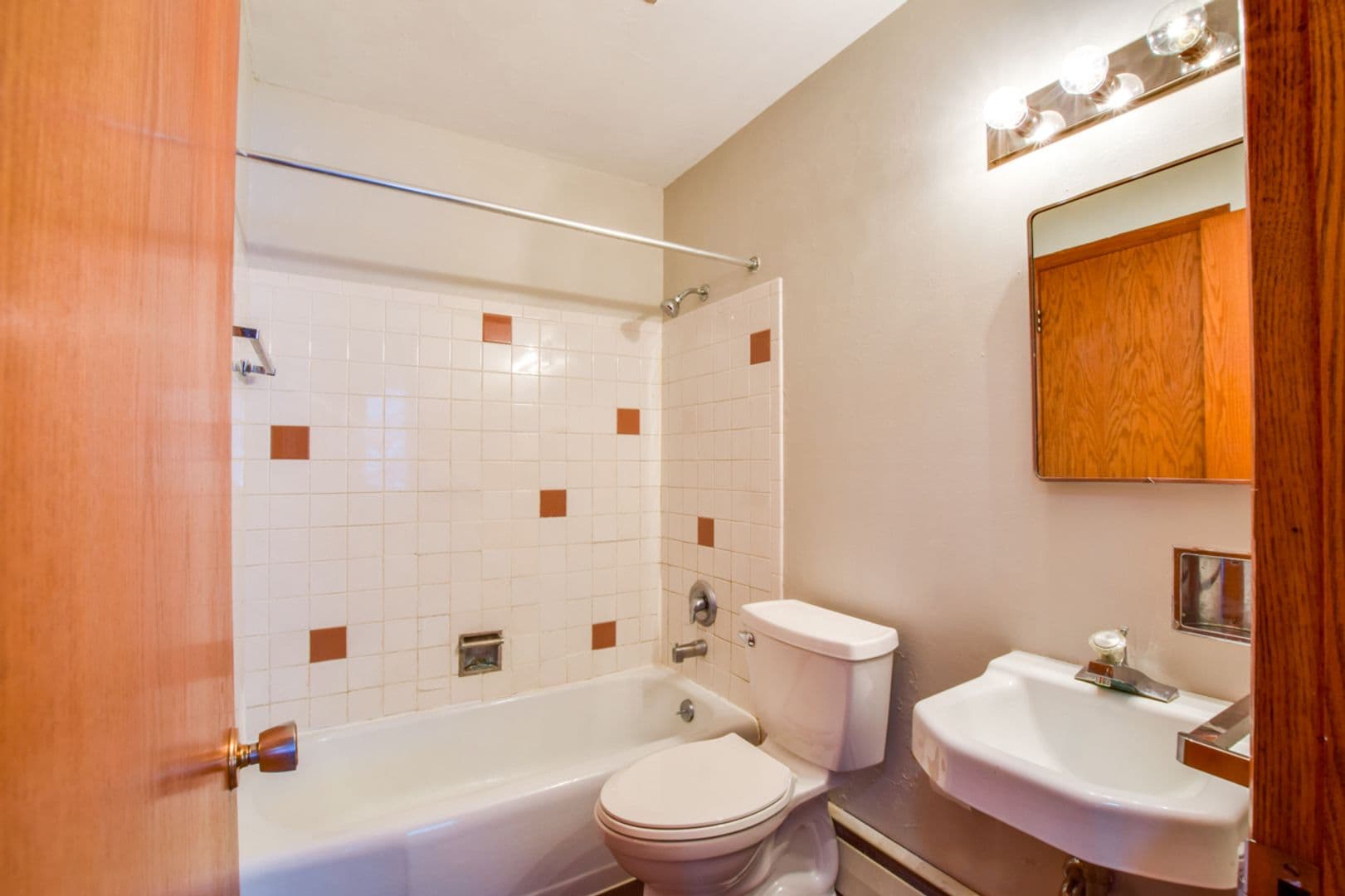 Monona Apartment: 6204 & 6206 East Gate
