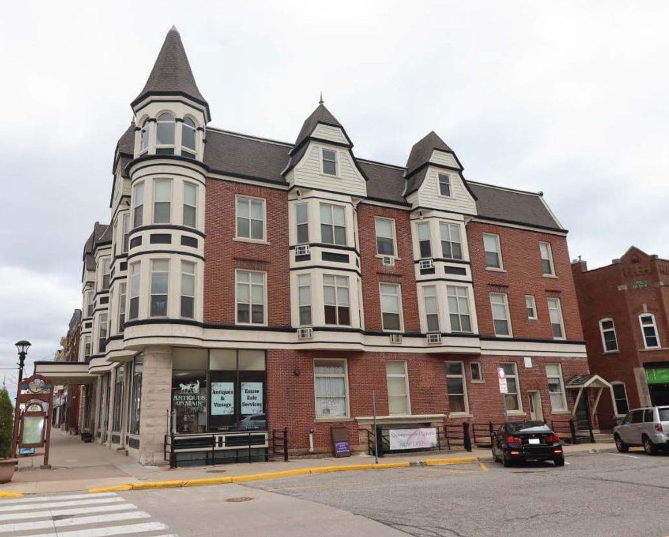 Reedsburg Apartment: 204 E Main Street