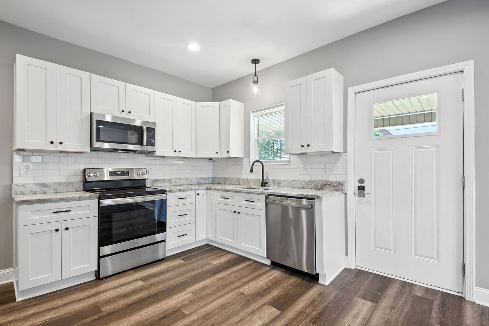 Columbus Apartment: 166-170 Dakota Ave