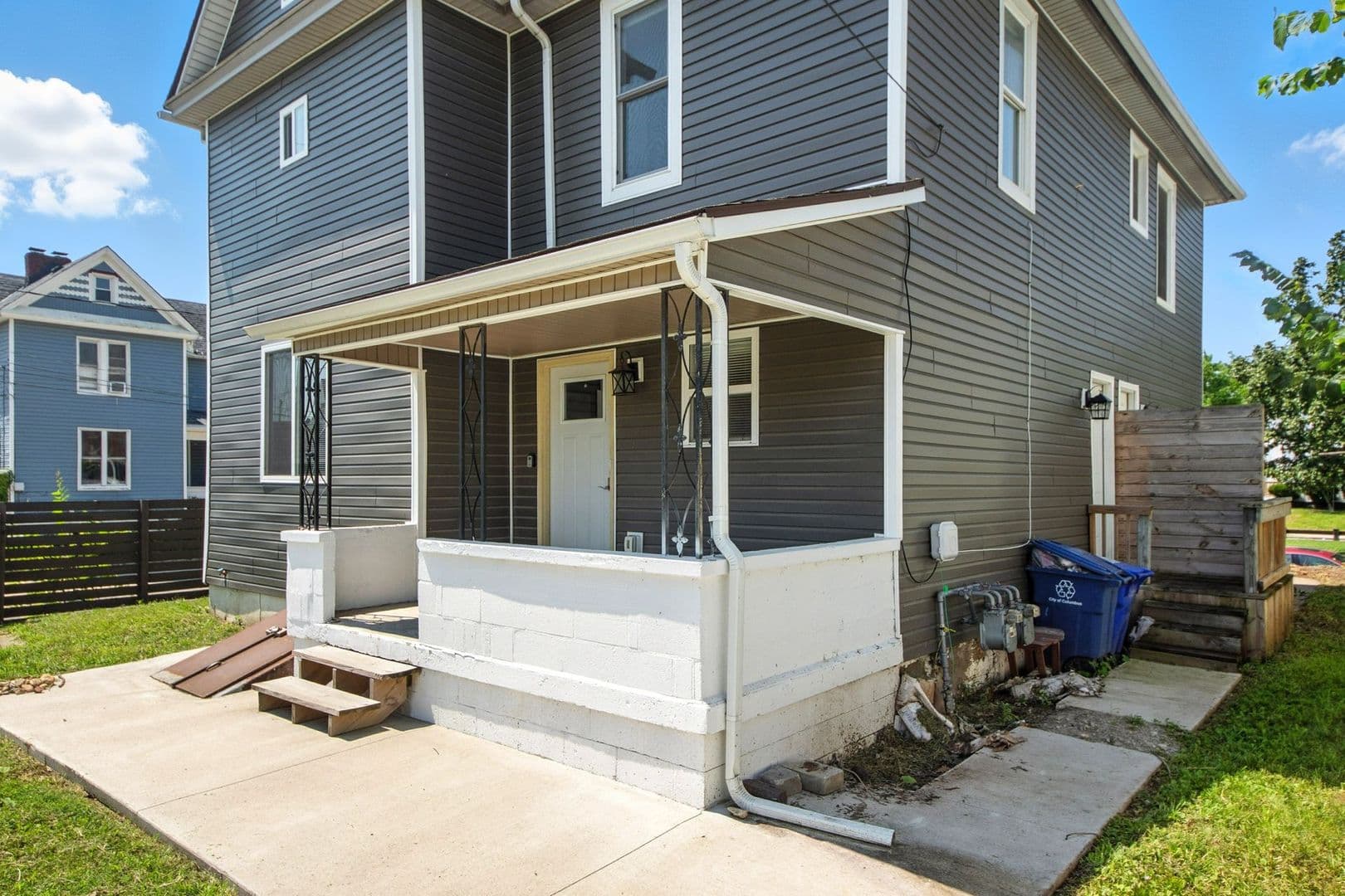 Columbus Apartment: 166-170 Dakota Ave