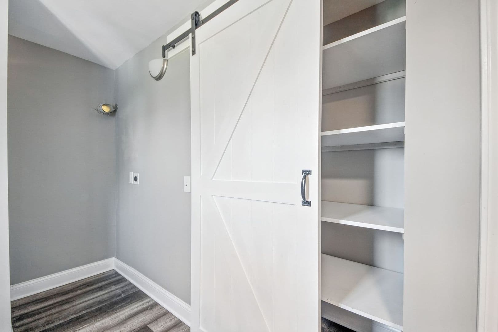 Columbus Apartment: 166-170 Dakota Ave