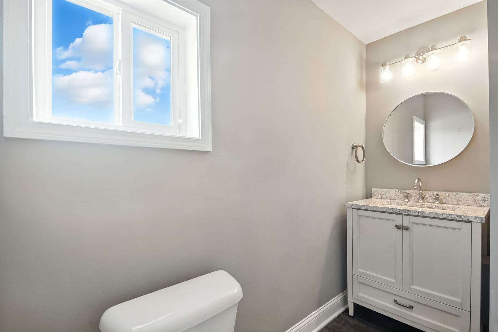 Columbus Apartment: 166-170 Dakota Ave