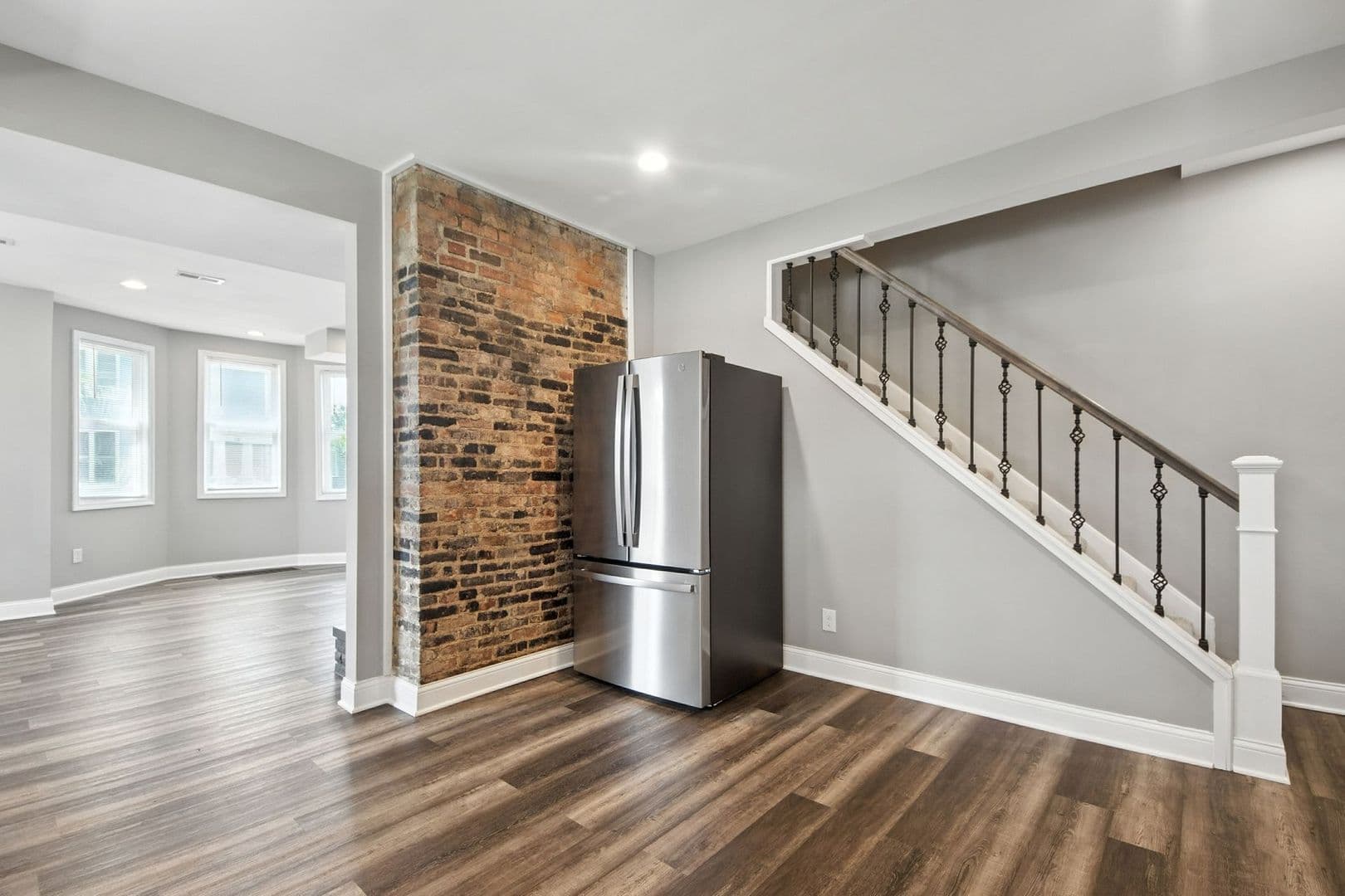 Columbus Apartment: 166-170 Dakota Ave
