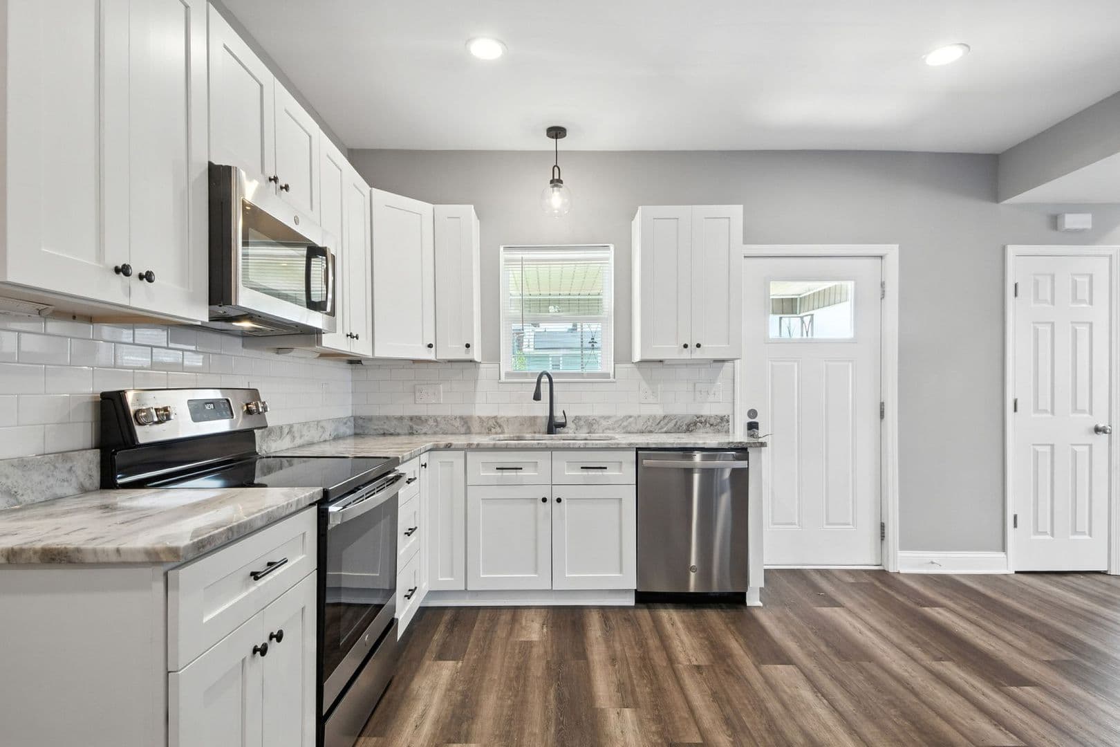 Columbus Apartment: 166-170 Dakota Ave