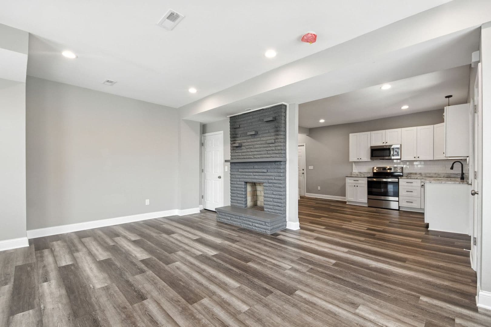 Columbus Apartment: 166-170 Dakota Ave