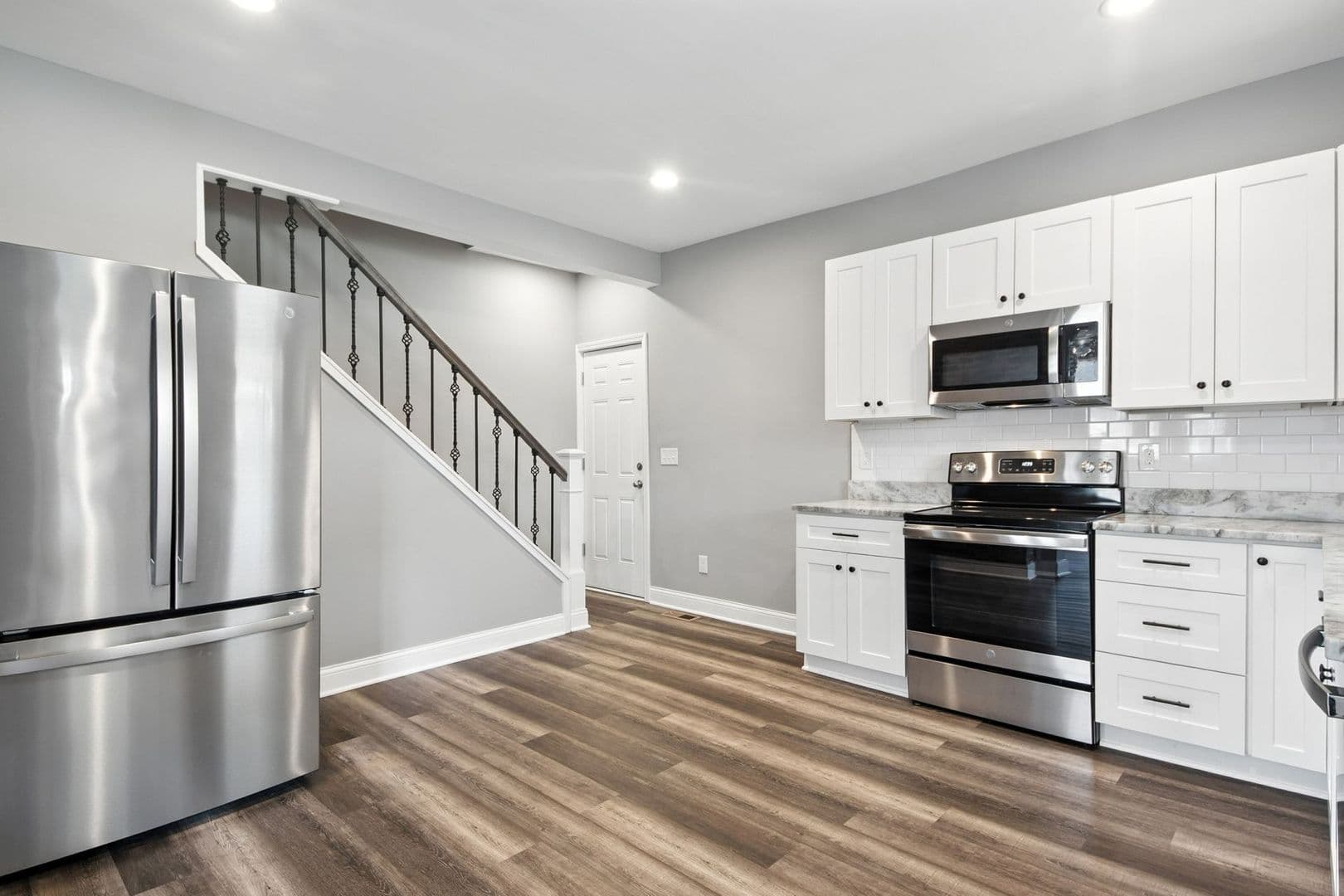 Columbus Apartment: 166-170 Dakota Ave