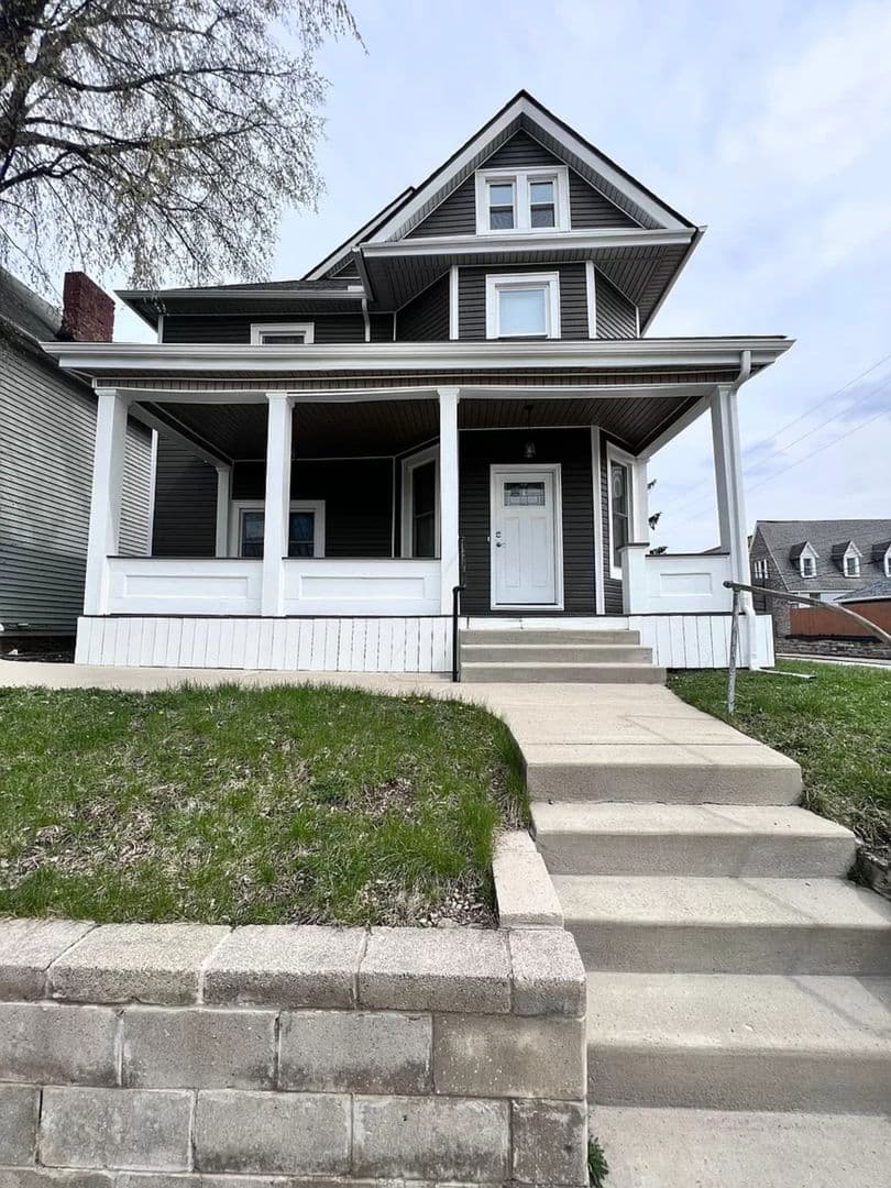 Columbus Apartment: 166-170 Dakota Ave