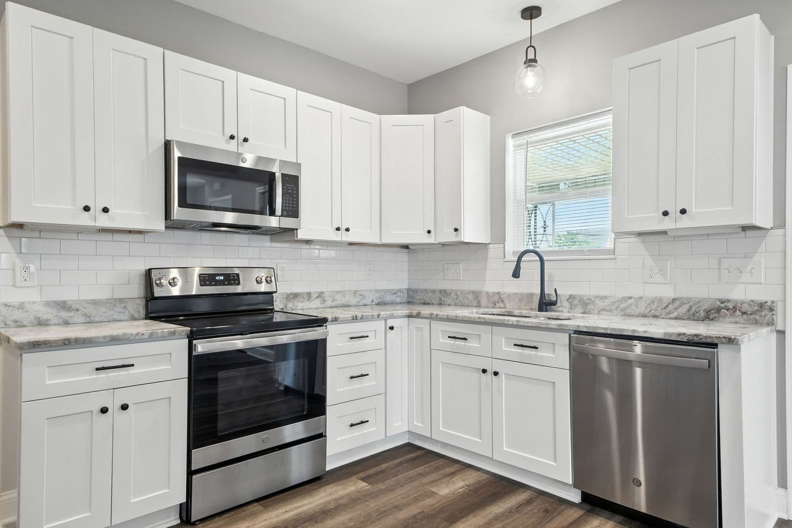 Columbus Apartment: 166-170 Dakota Ave