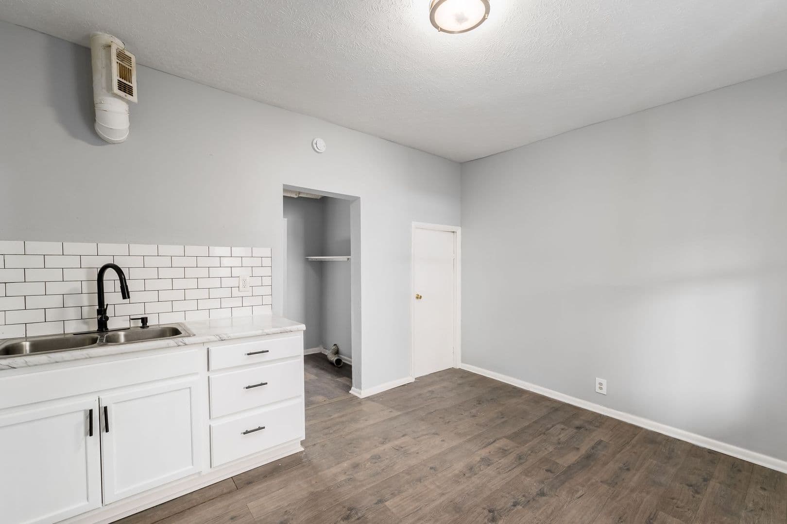 Lancaster Apartment: 801-817 West 5th Avenue