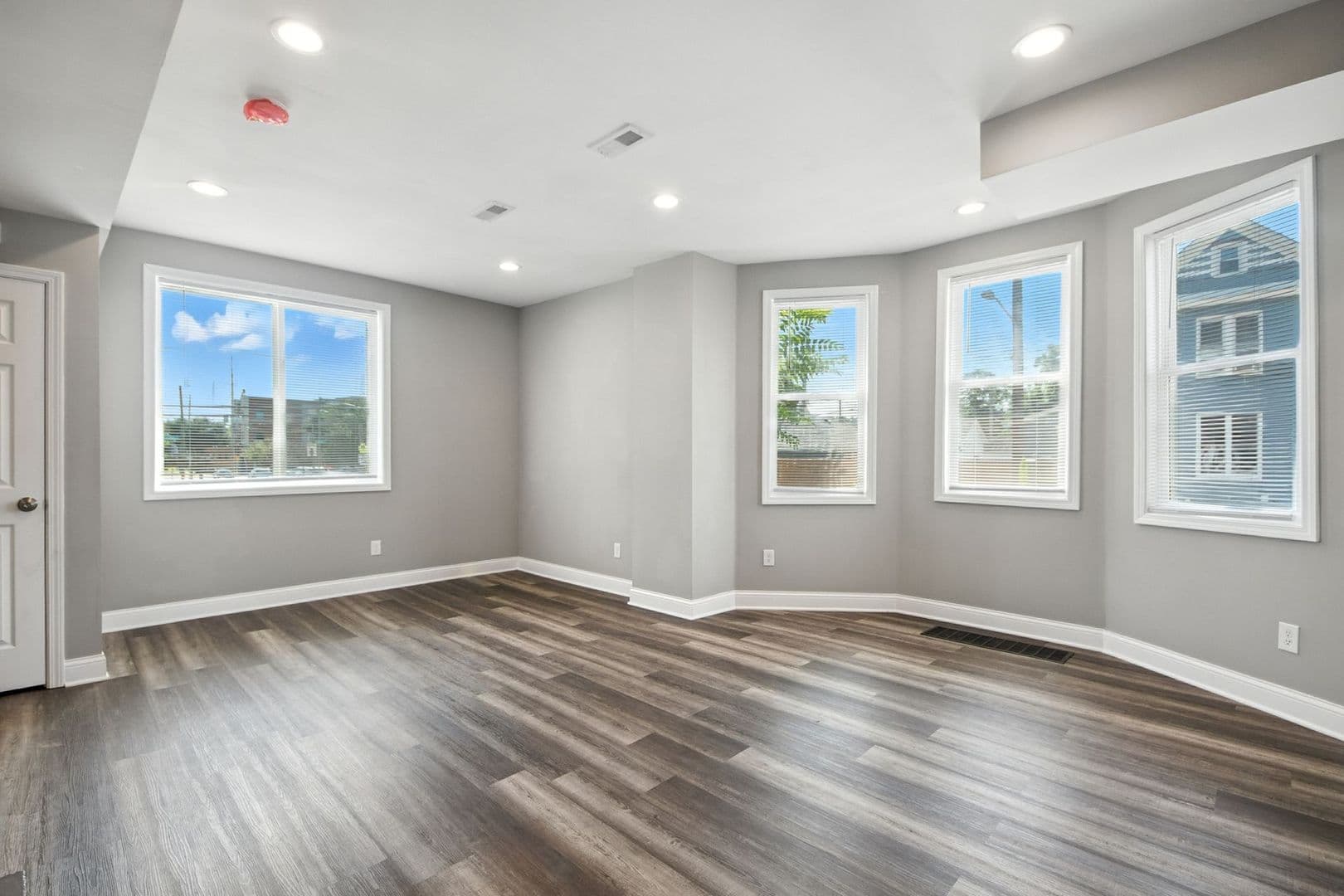 Columbus Apartment: 166-170 Dakota Ave