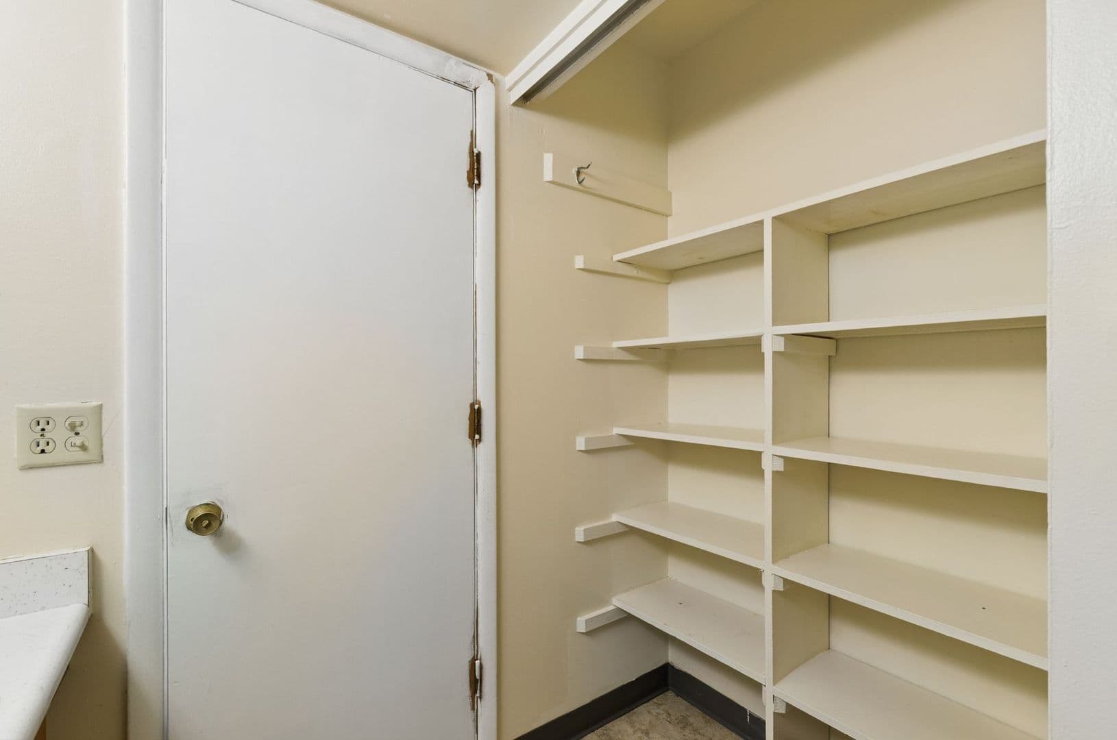 Columbus Apartment: 357-363 E 14th Ave - 363 2B
