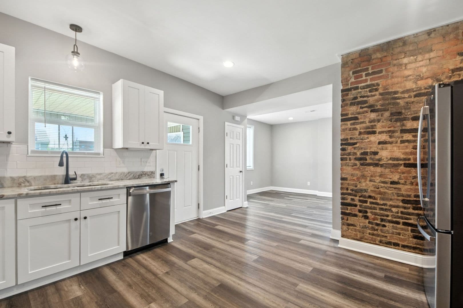 Columbus Apartment: 166-170 Dakota Ave
