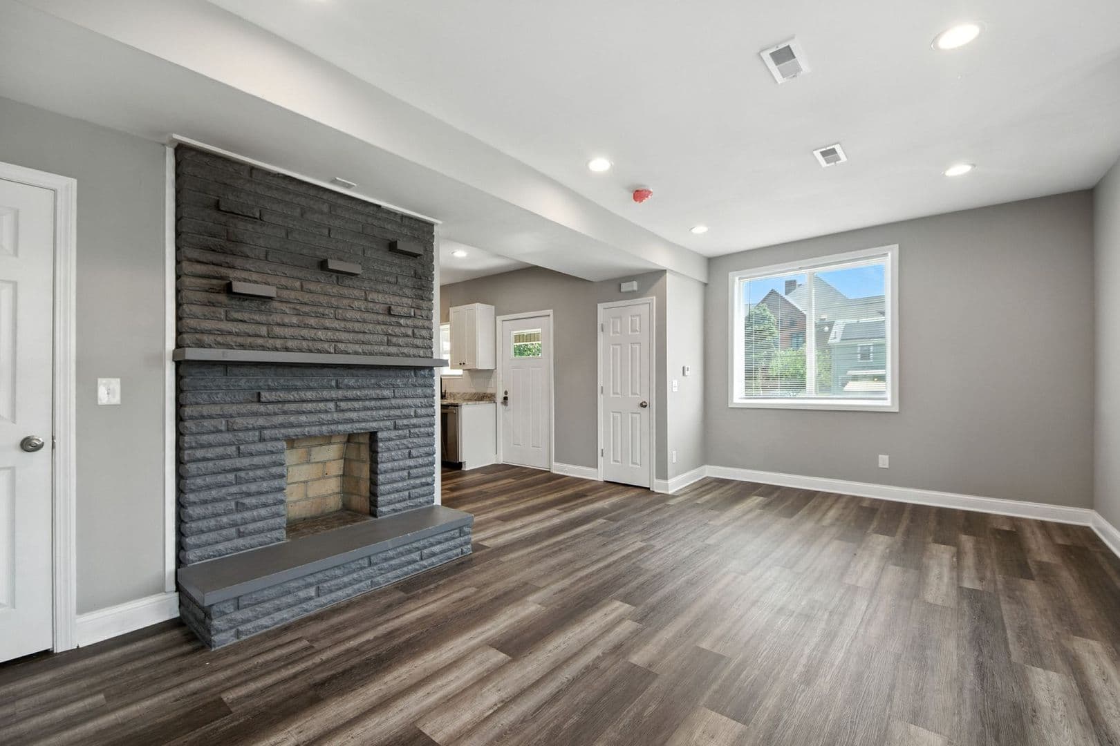 Columbus Apartment: 166-170 Dakota Ave