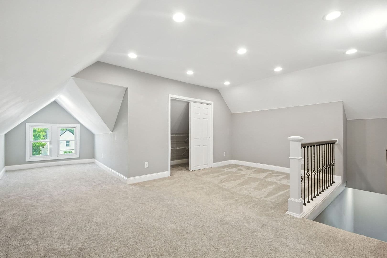 Columbus Apartment: 166-170 Dakota Ave