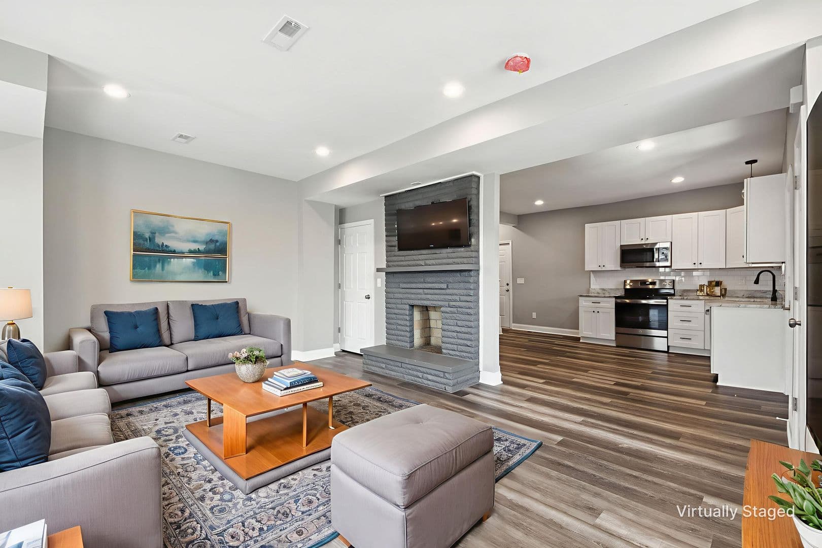 Columbus Apartment: 166-170 Dakota Ave