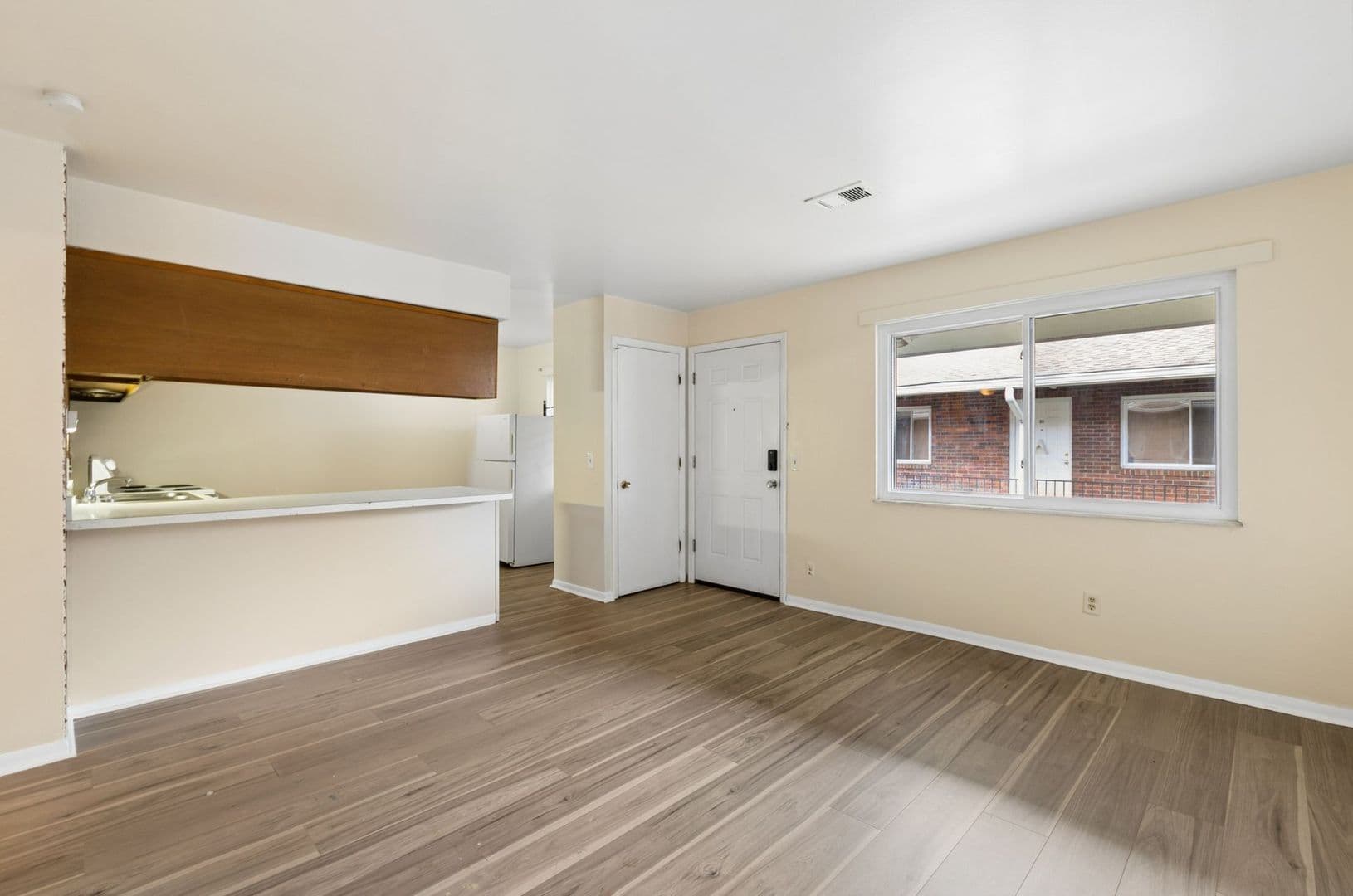 Columbus Apartment: 357-363 E 14th Ave - 363 1D