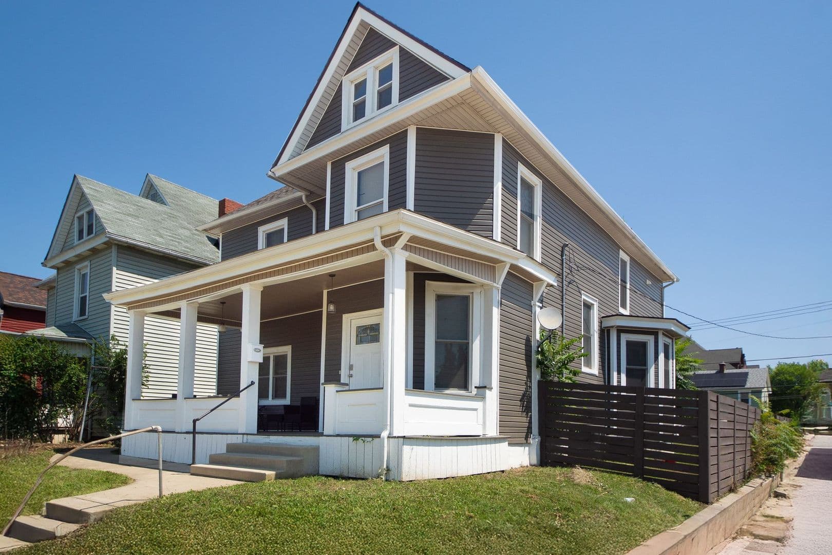 Columbus Apartment: 166-170 Dakota Ave