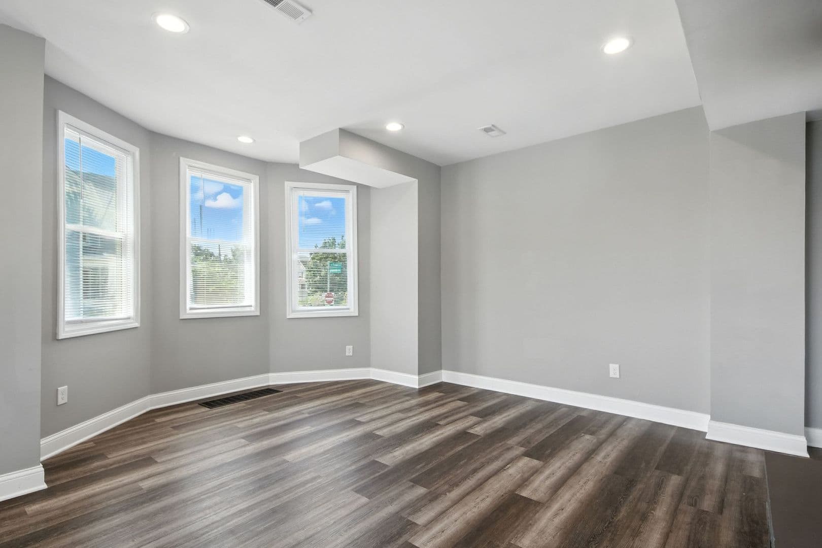 Columbus Apartment: 166-170 Dakota Ave
