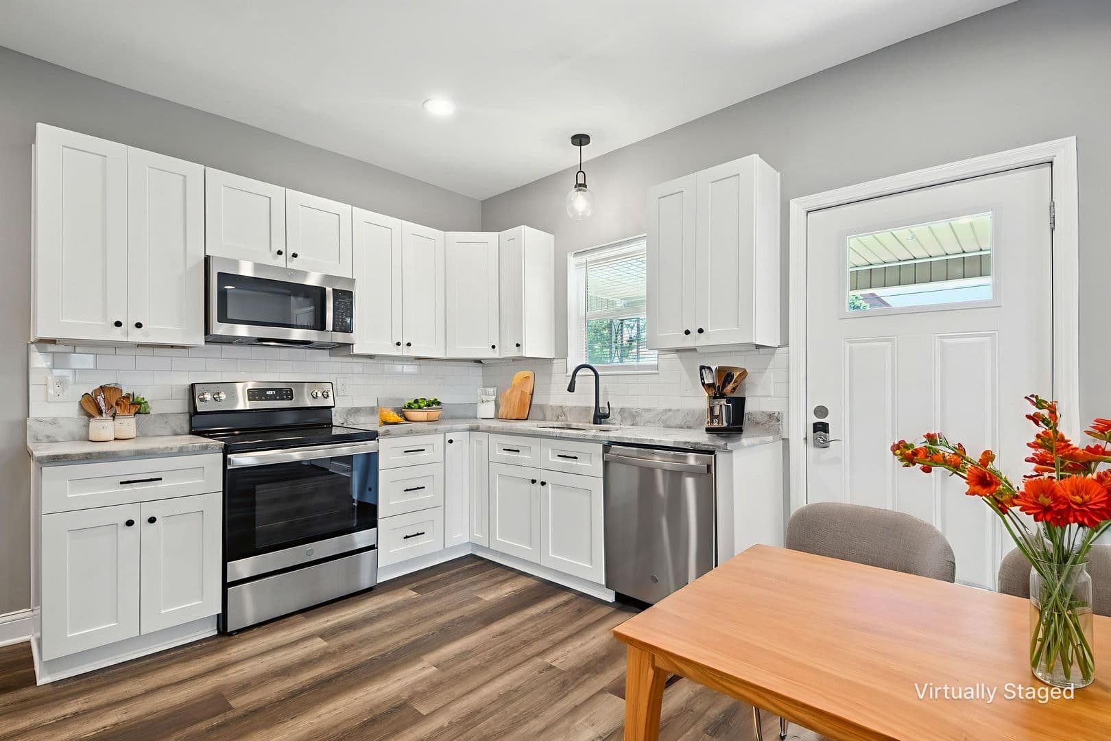 Columbus Apartment: 166-170 Dakota Ave