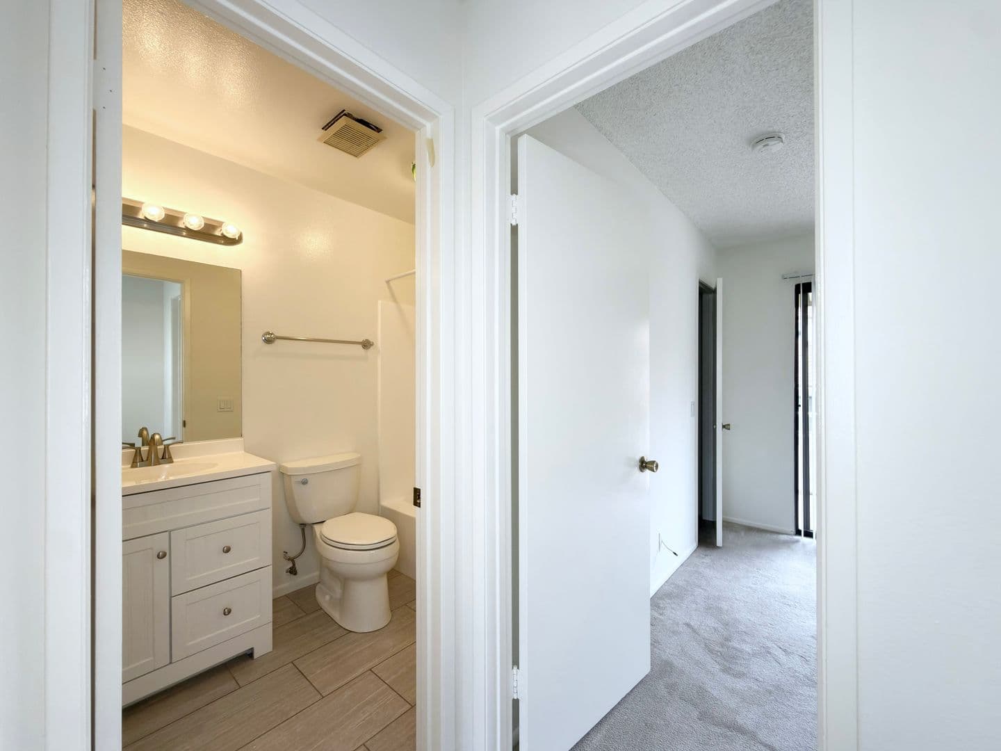 Carlsbad Townhome: 2941 Corte Diana