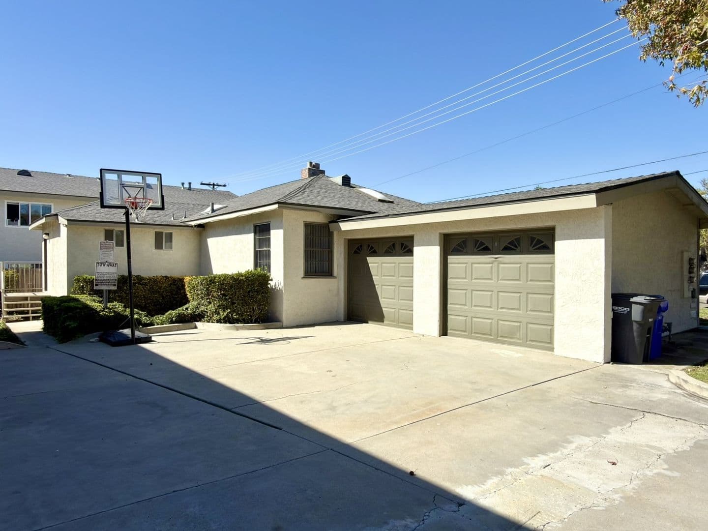 Vista Townhome: 127 E. Connecticut Avenue