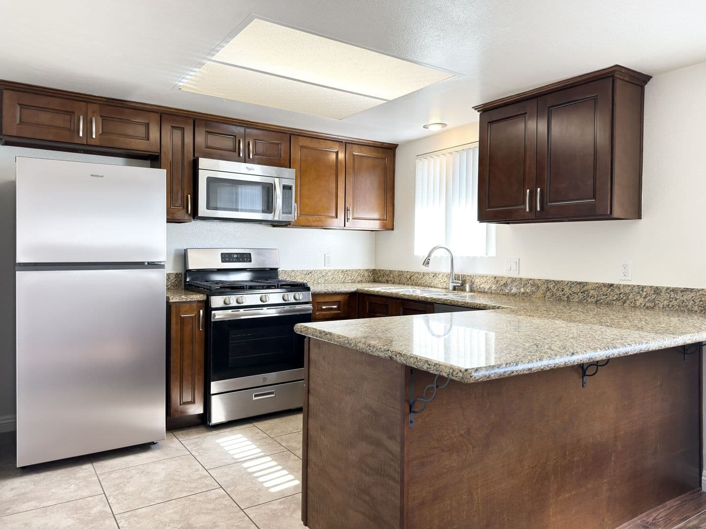 Oceanside Townhome: 2143 Via Esmarca