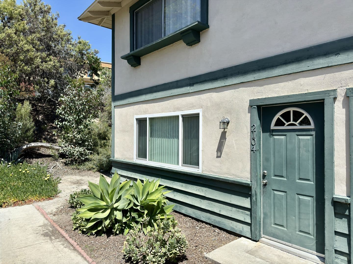 Oceanside Townhome: 2104 Via Sonora