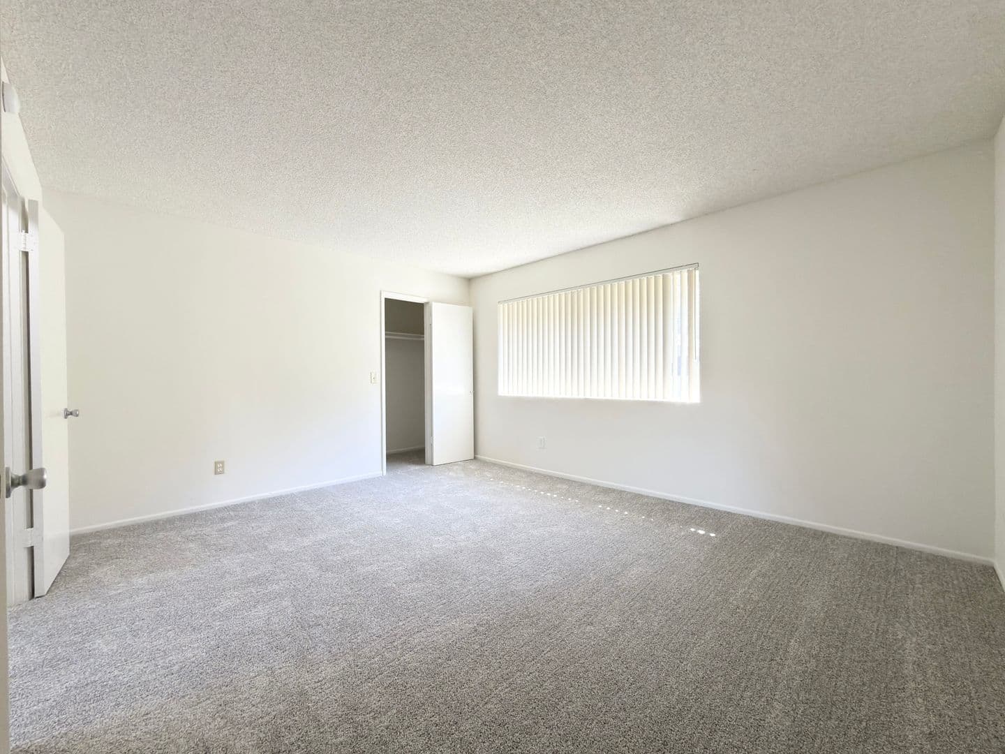 Oceanside Apartment: 2140 Via Camino Verde
