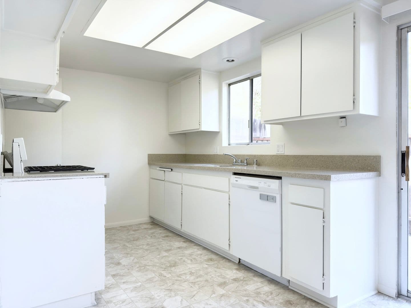 Oceanside Townhome: 2104 Via Sonora
