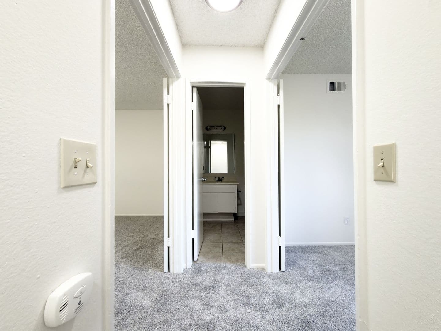 Oceanside Apartment: 2140 Via Camino Verde