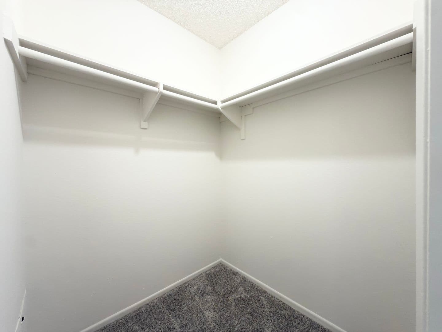 Oceanside Apartment: 2140 Via Camino Verde