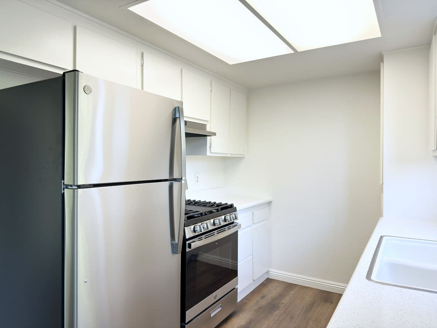 Oceanside Apartment: 2140 Via Camino Verde