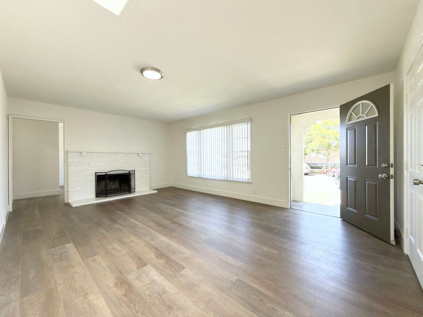 Vista Townhome: 127 E. Connecticut Avenue