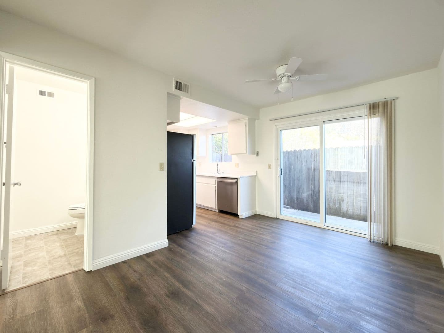 Oceanside Apartment: 2140 Via Camino Verde