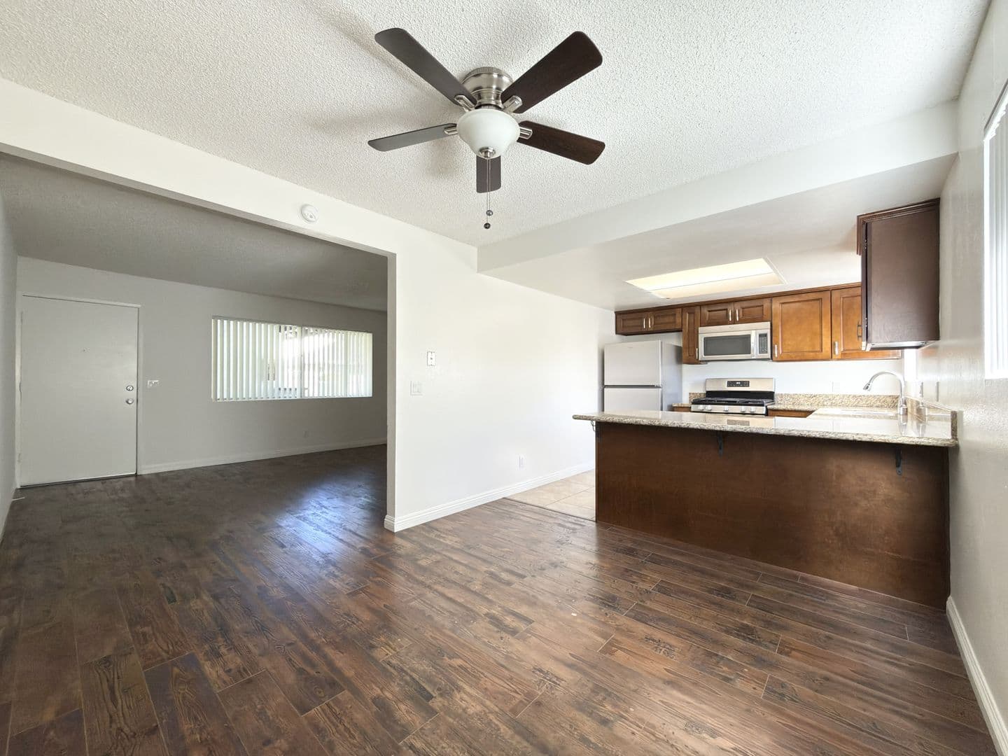 Oceanside Townhome: 2143 Via Esmarca