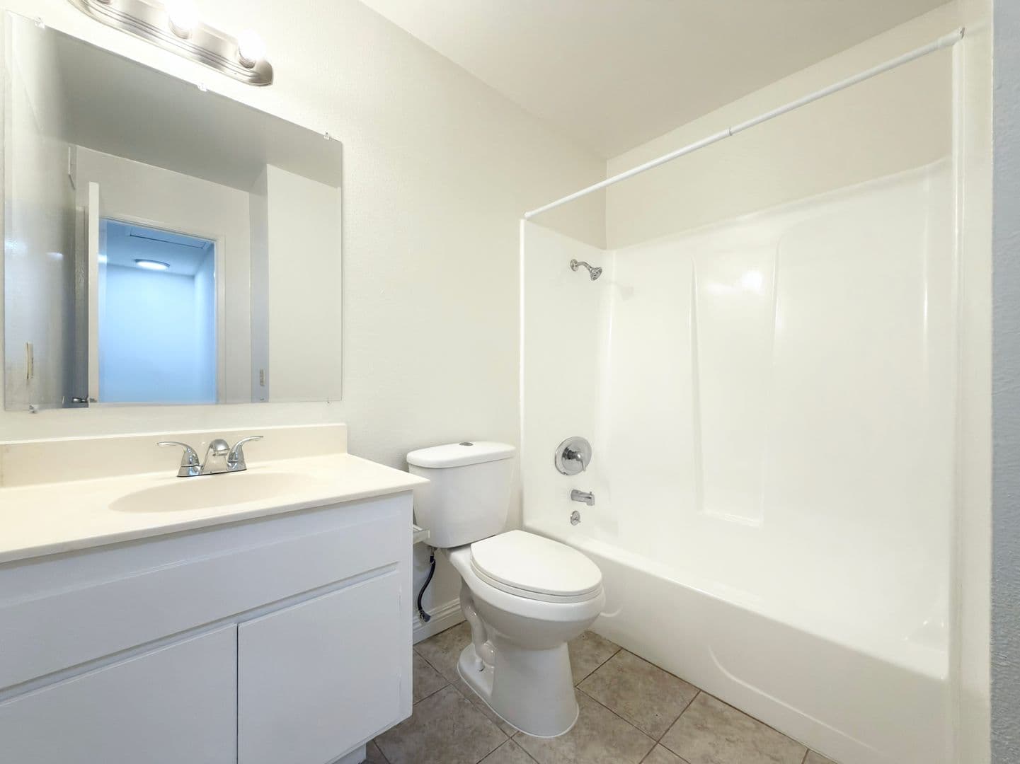 Oceanside Apartment: 2140 Via Camino Verde