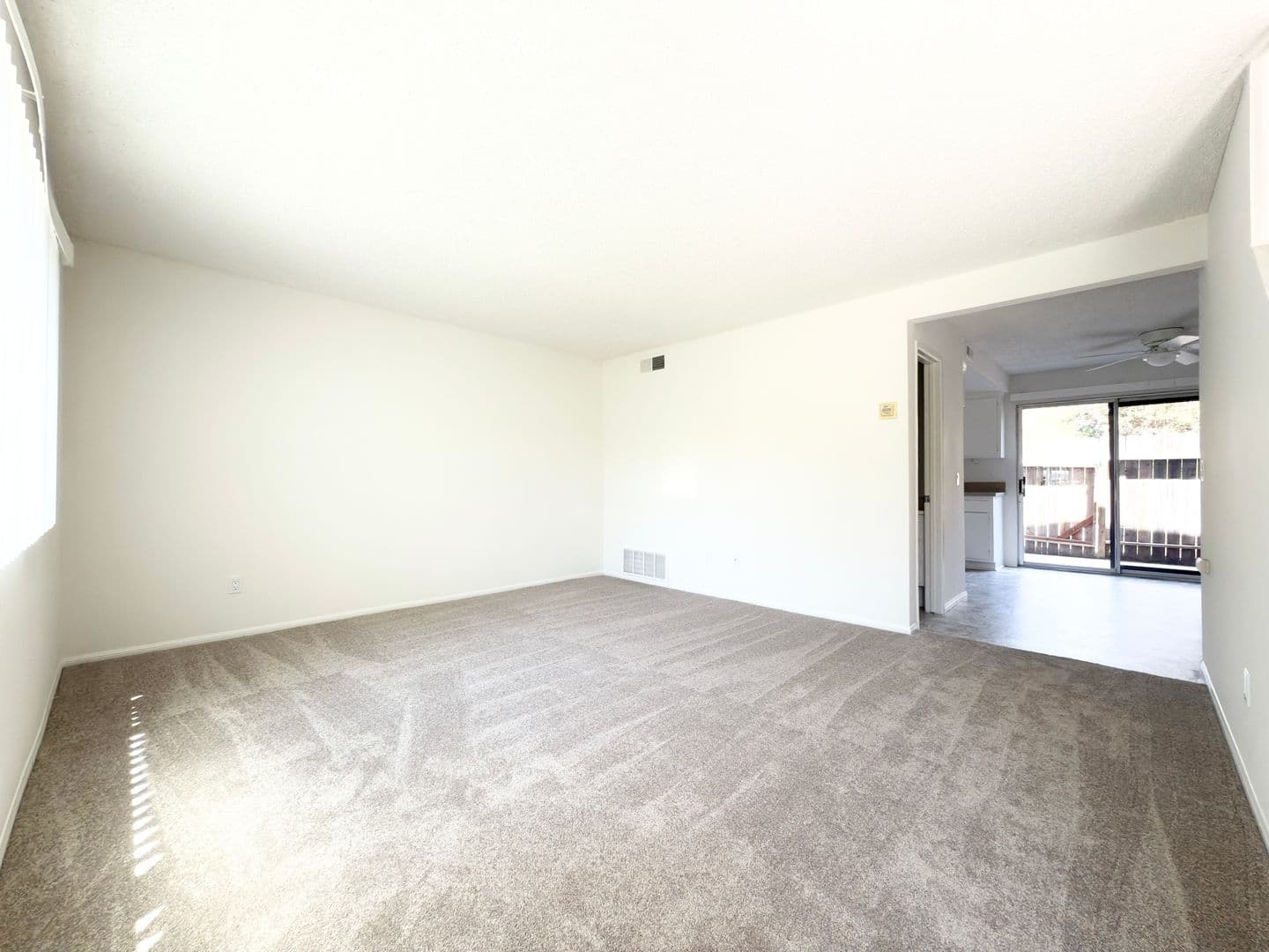 Oceanside Townhome: 2104 Via Sonora