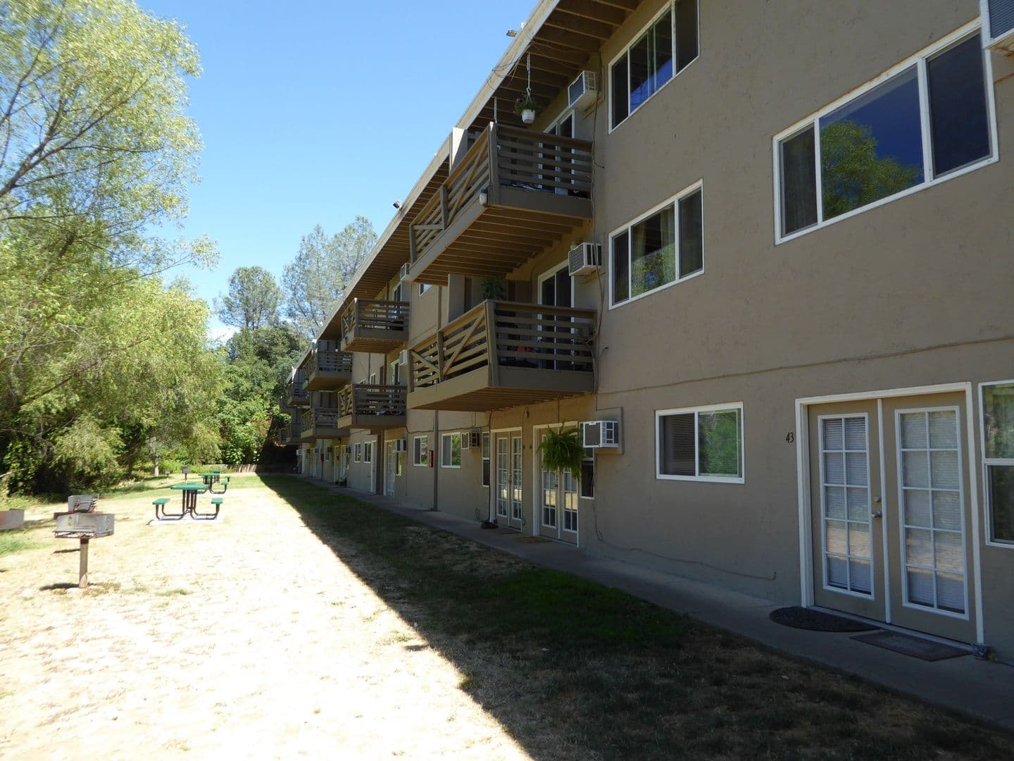 Redding Apartment: 2850 Pioneer Drive Apt 28