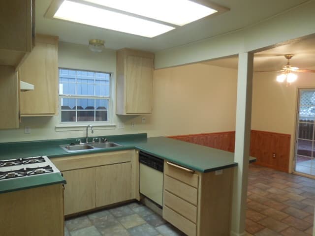 Shasta Lake City House: 1711 El Paso Street