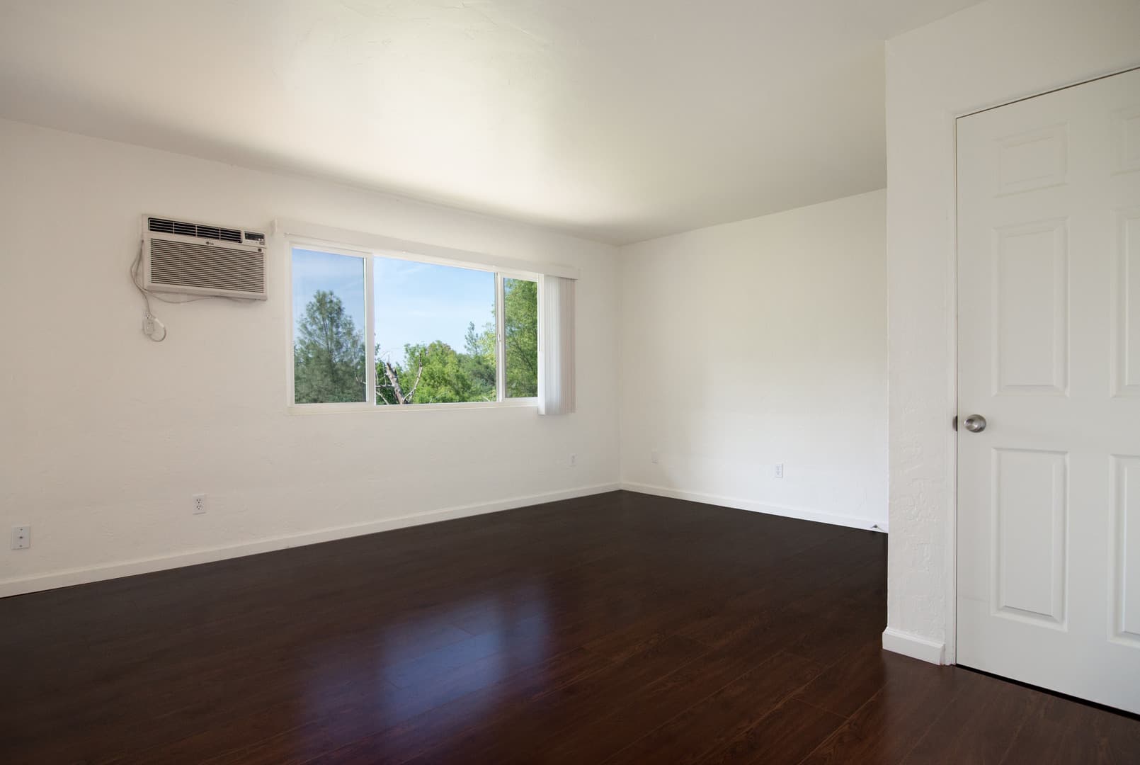 Redding Apartment: 2850 Pioneer Drive Apt 28