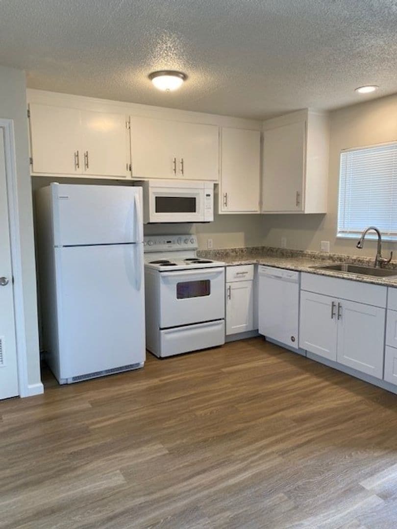 Redding Apartment: 1050, 1070, 1090 Continental Street