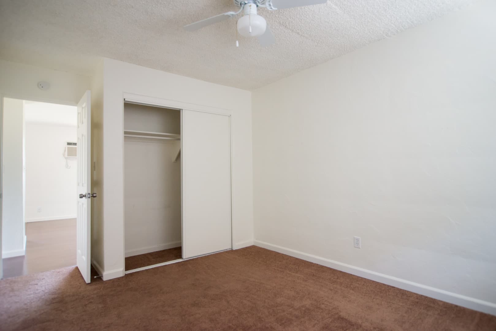 Redding Apartment: 2850 Pioneer Dr
