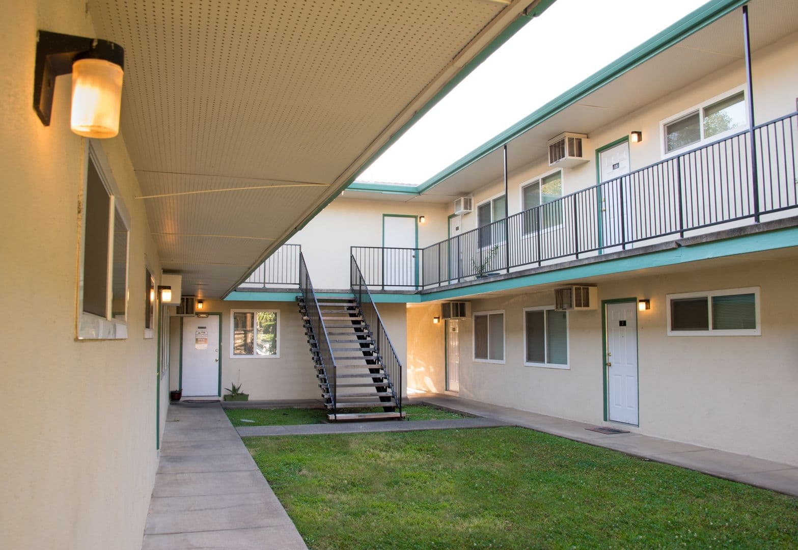 Redding Apartment: 1365 Magnolia Ave
