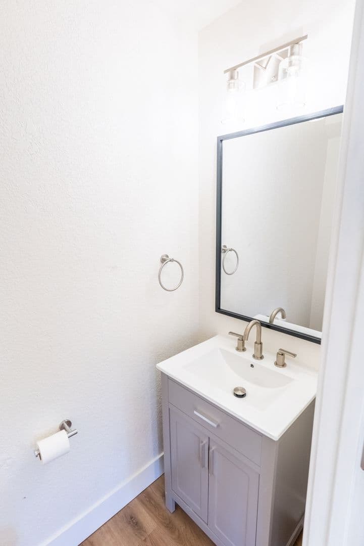 Anderson Apartment: 2647 Alamo Drive