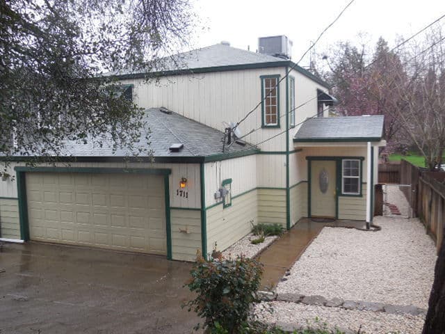 Shasta Lake City House: 1711 El Paso Street