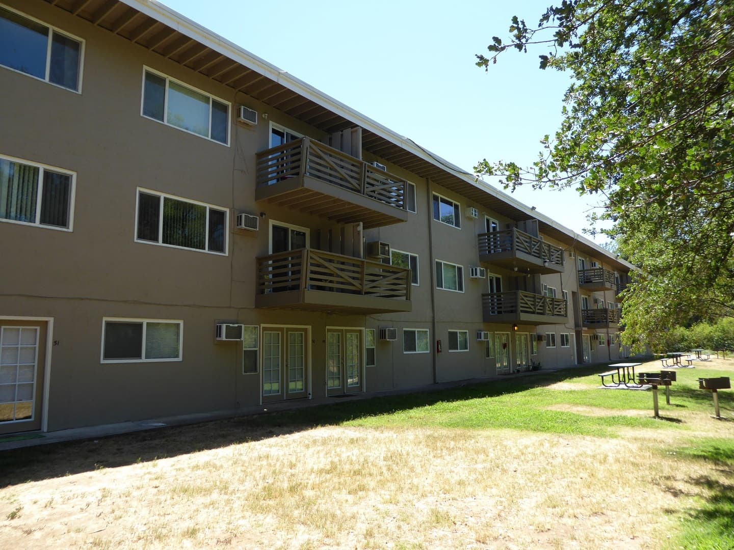 Redding Apartment: 2850 Pioneer Drive Apt 28