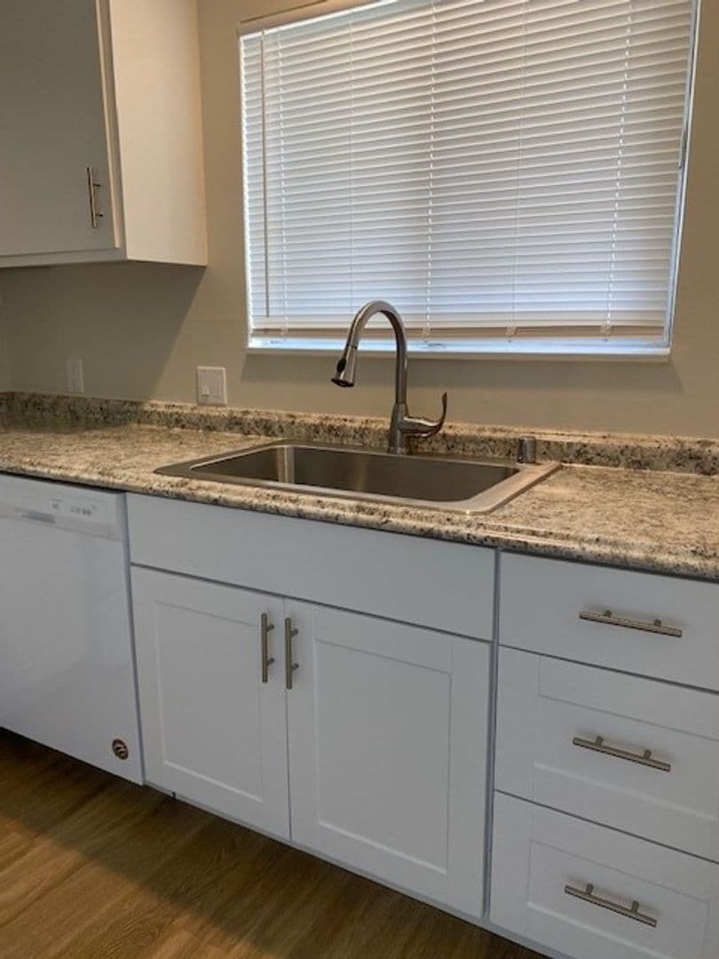 Redding Apartment: 1050, 1070, 1090 Continental Street
