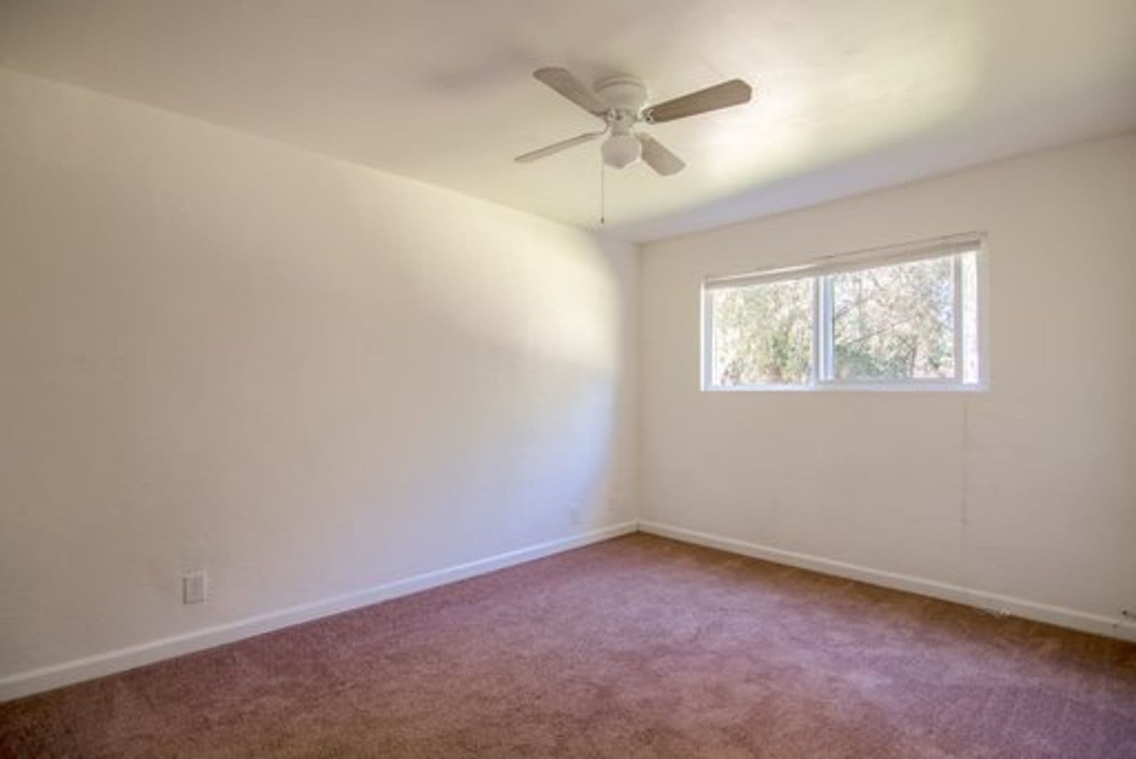Redding Apartment: 2850 Pioneer Dr