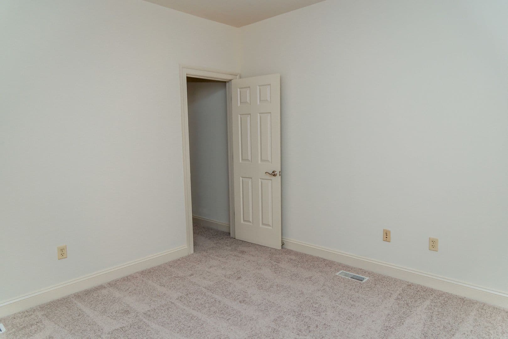 Crozet Apartment: Golf Drive