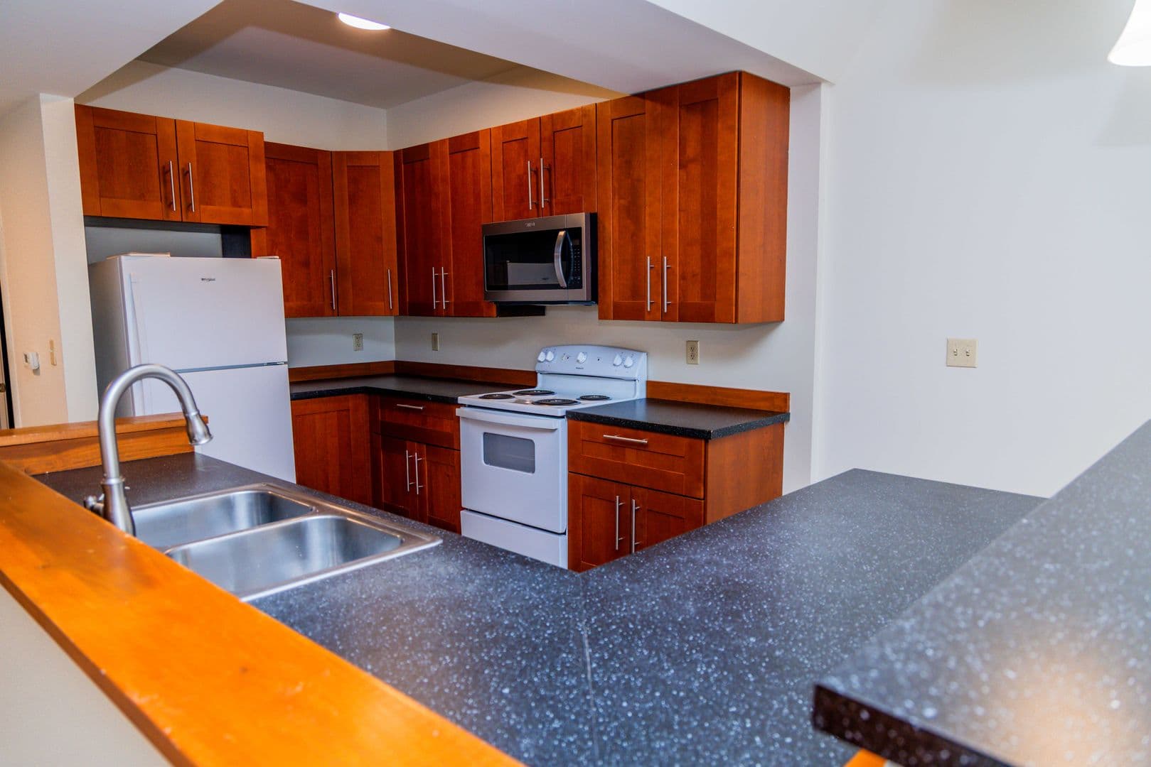 Crozet Apartment: Golf Drive